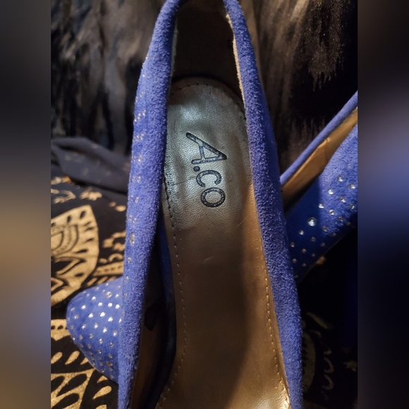 Unique A.Co blue suede-like studded platform heels amazing condition size 10 - Picture 2 of 4